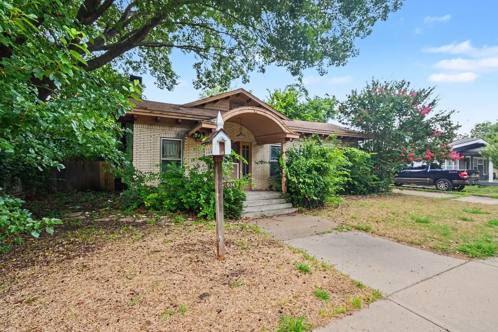 504 N College Street Mckinney TX 75069