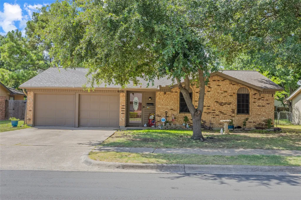 636 Sue Ann Lane Burleson TX 76028