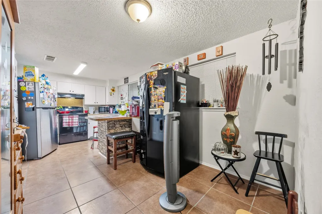 636 Sue Ann Lane Burleson TX 76028