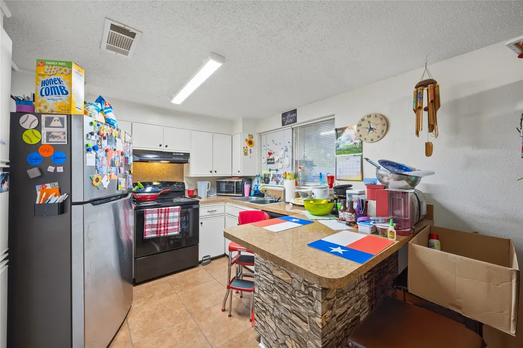 636 Sue Ann Lane Burleson TX 76028