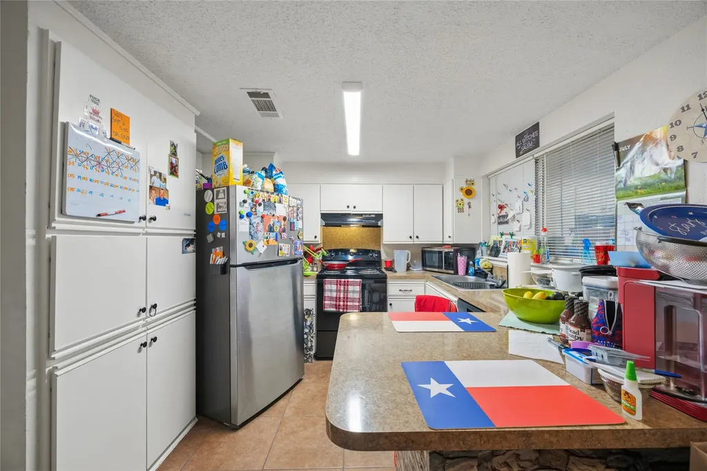 636 Sue Ann Lane Burleson TX 76028
