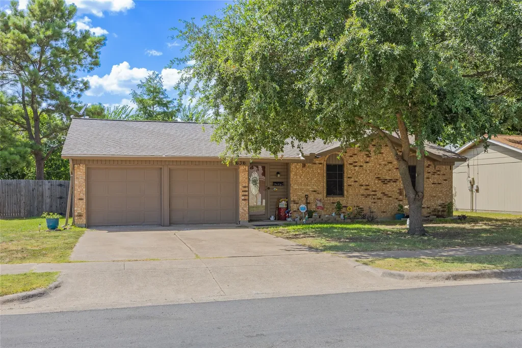636 Sue Ann Lane Burleson TX 76028