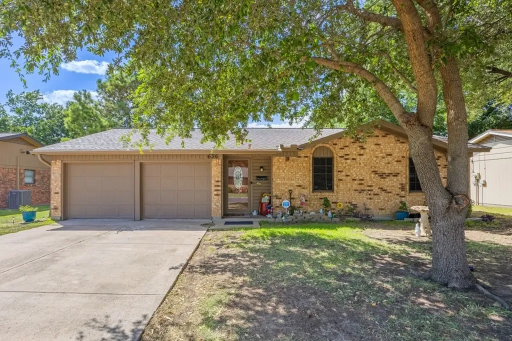 636 Sue Ann Lane Burleson TX 76028