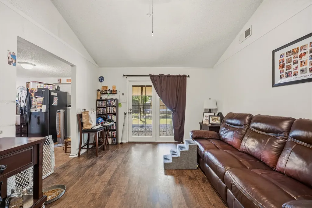 636 Sue Ann Lane Burleson TX 76028