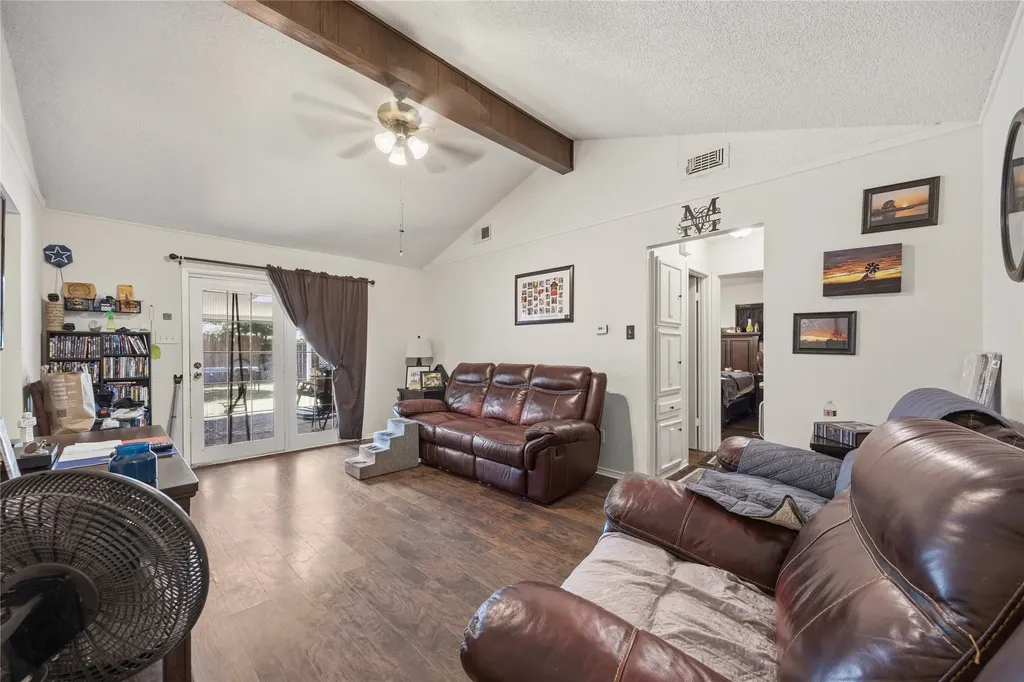 636 Sue Ann Lane Burleson TX 76028