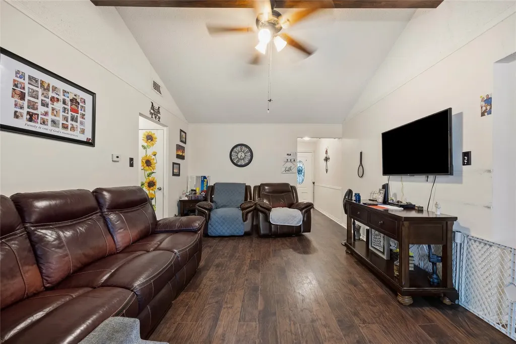 636 Sue Ann Lane Burleson TX 76028