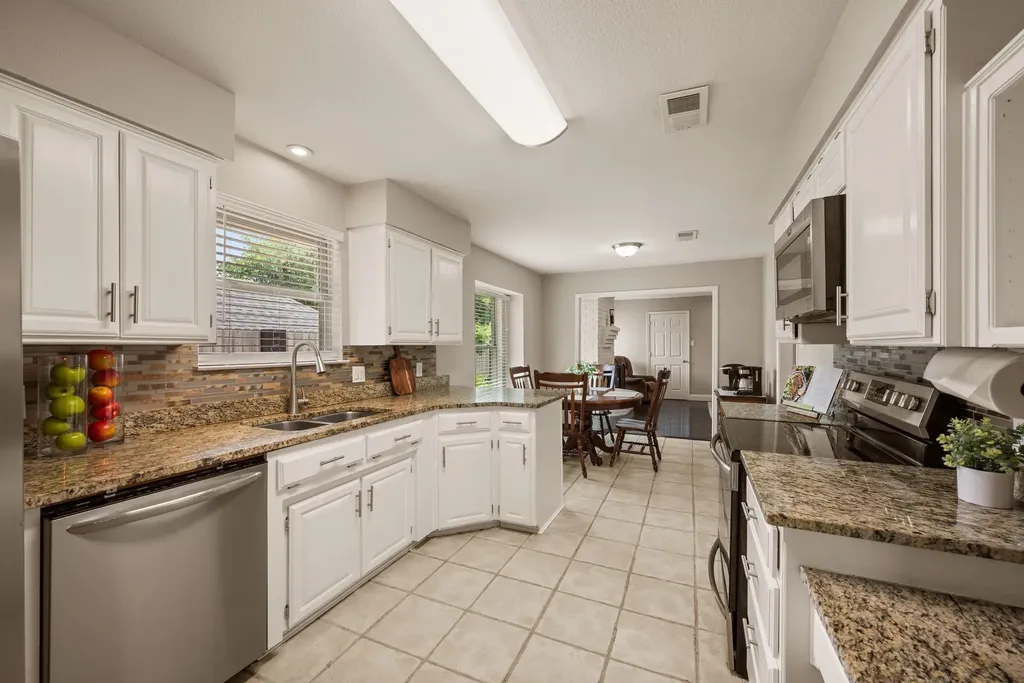 7509 Kingswood Court North Richland Hills TX 76182