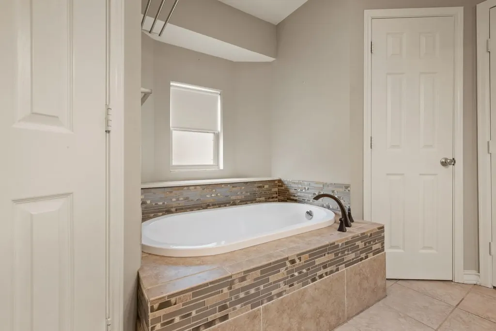 7509 Kingswood Court North Richland Hills TX 76182
