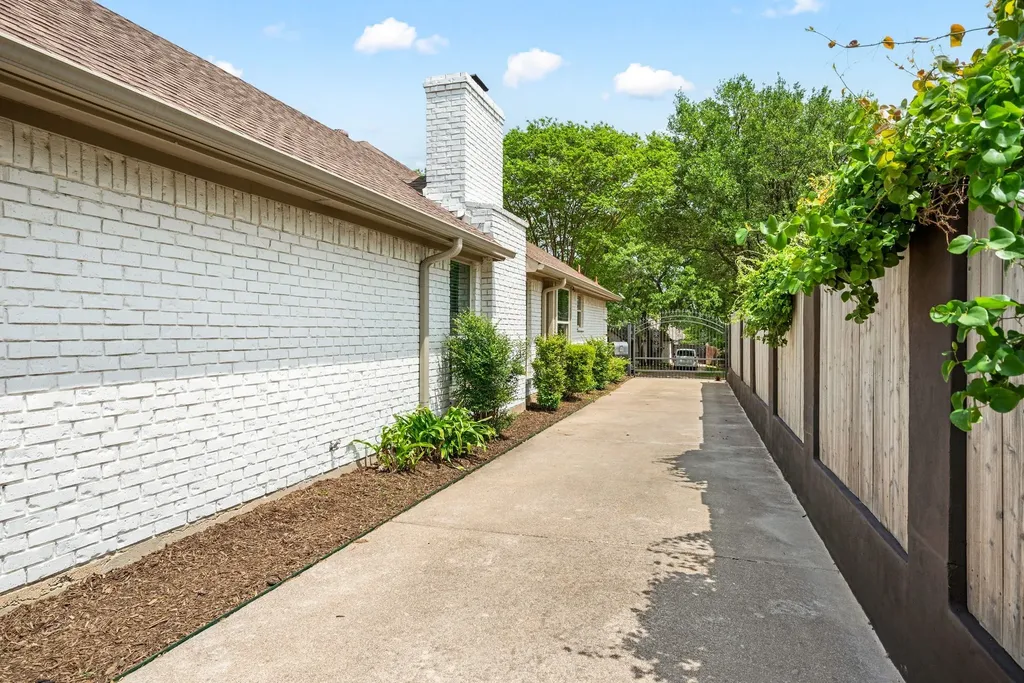 7509 Kingswood Court North Richland Hills TX 76182
