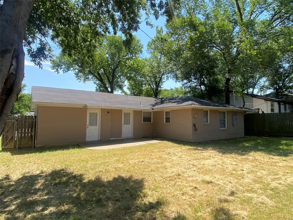 1606 Virginia Street Grand Prairie TX 75051