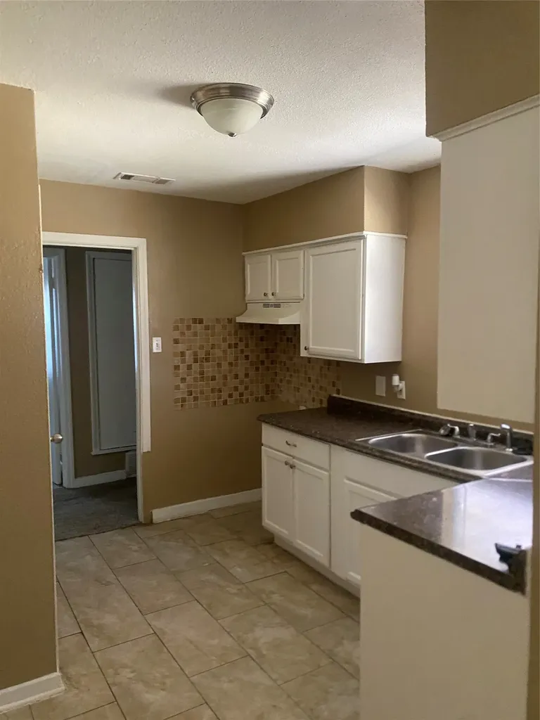 1606 Virginia Street Grand Prairie TX 75051