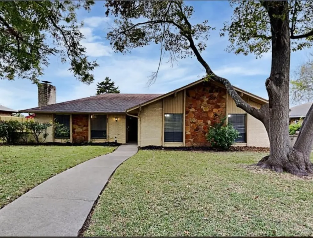 427 Newcastle Drive Desoto TX 75115