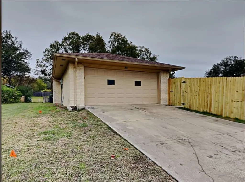 427 Newcastle Drive Desoto TX 75115