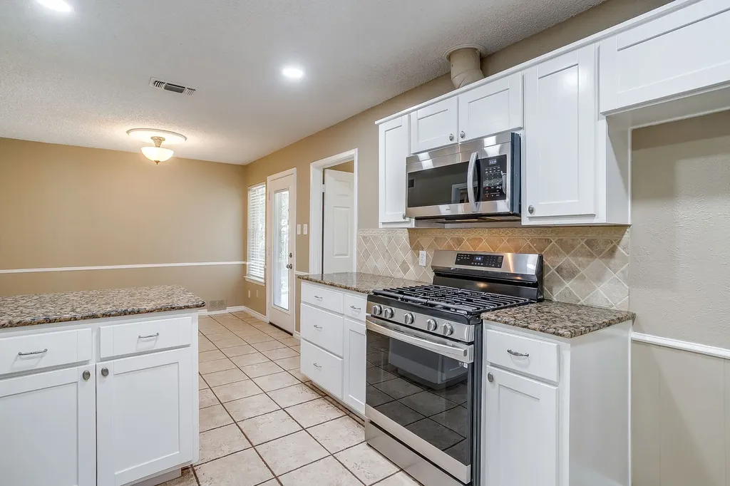 5716 Tumbleweed Court Arlington TX 76017