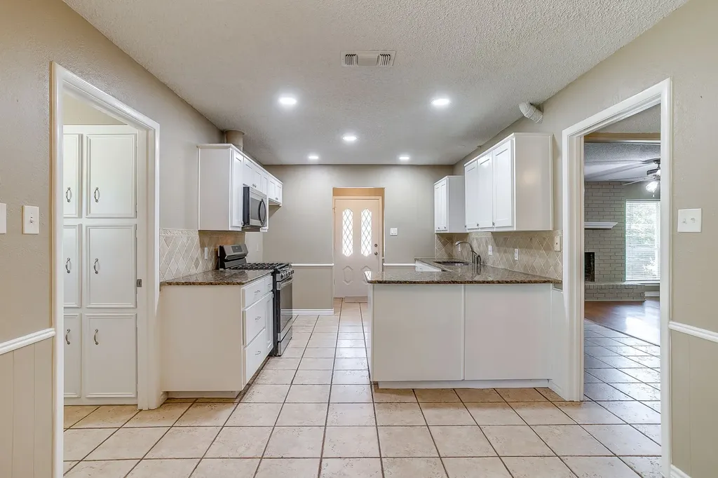5716 Tumbleweed Court Arlington TX 76017