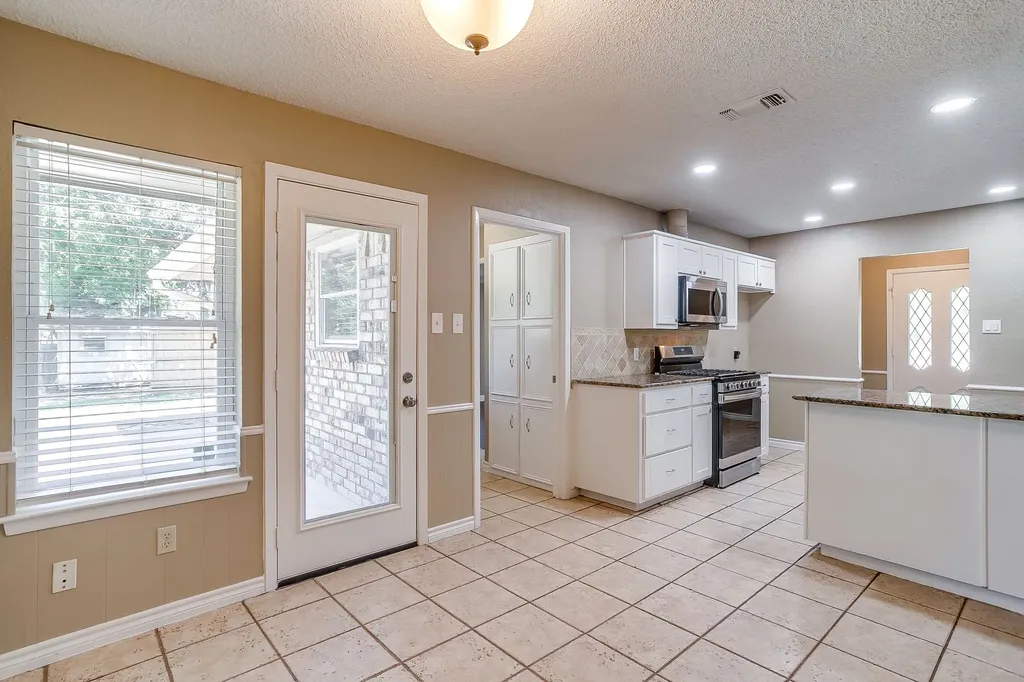 5716 Tumbleweed Court Arlington TX 76017