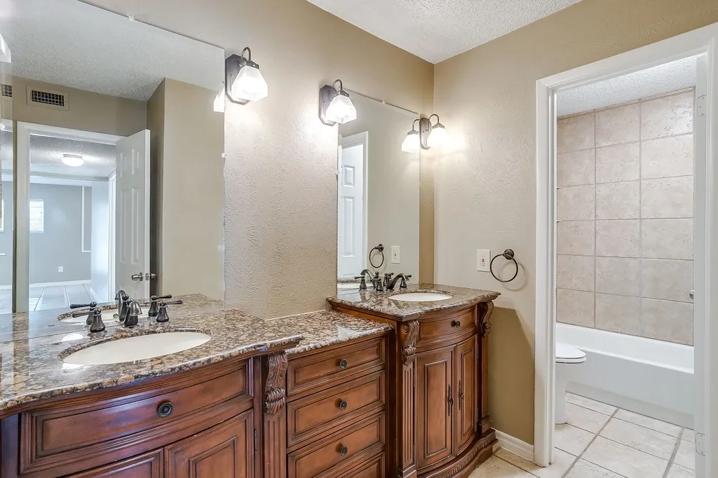 5716 Tumbleweed Court Arlington TX 76017