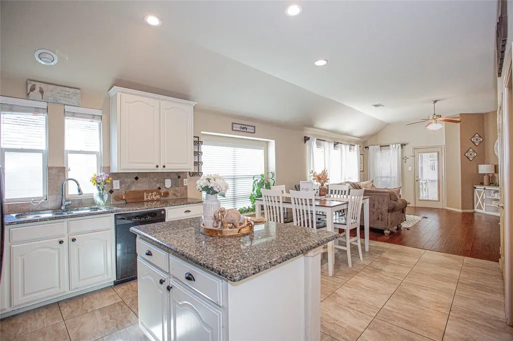 5009 Cassidy Lane Fort Worth TX 76244