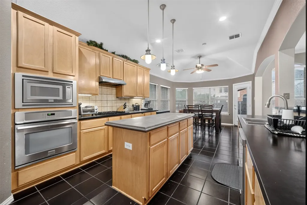701 Boone Trail Mansfield TX 76063