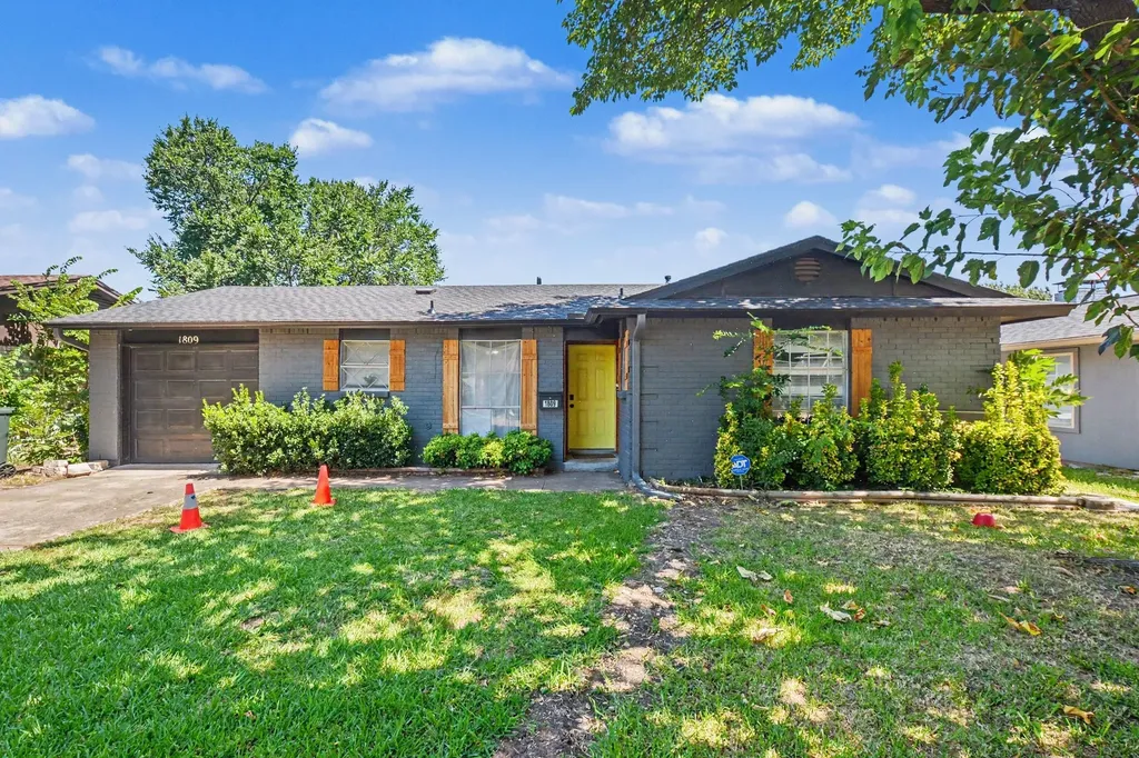 1809 Homestead Place Garland TX 75044