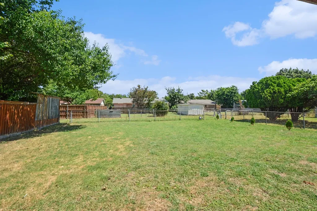 1809 Homestead Place Garland TX 75044