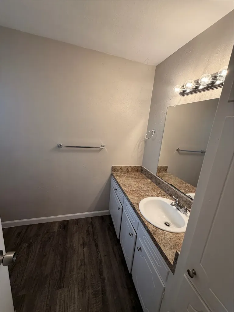 812 Stratford Drive Bedford TX 76021