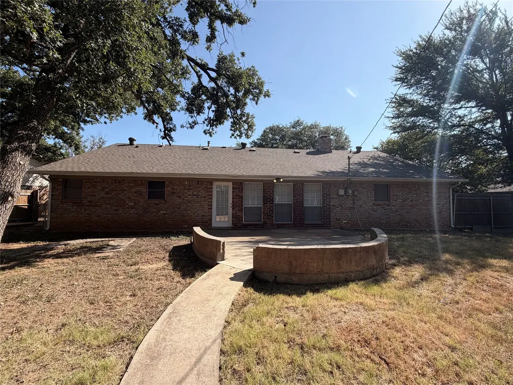 812 Stratford Drive Bedford TX 76021