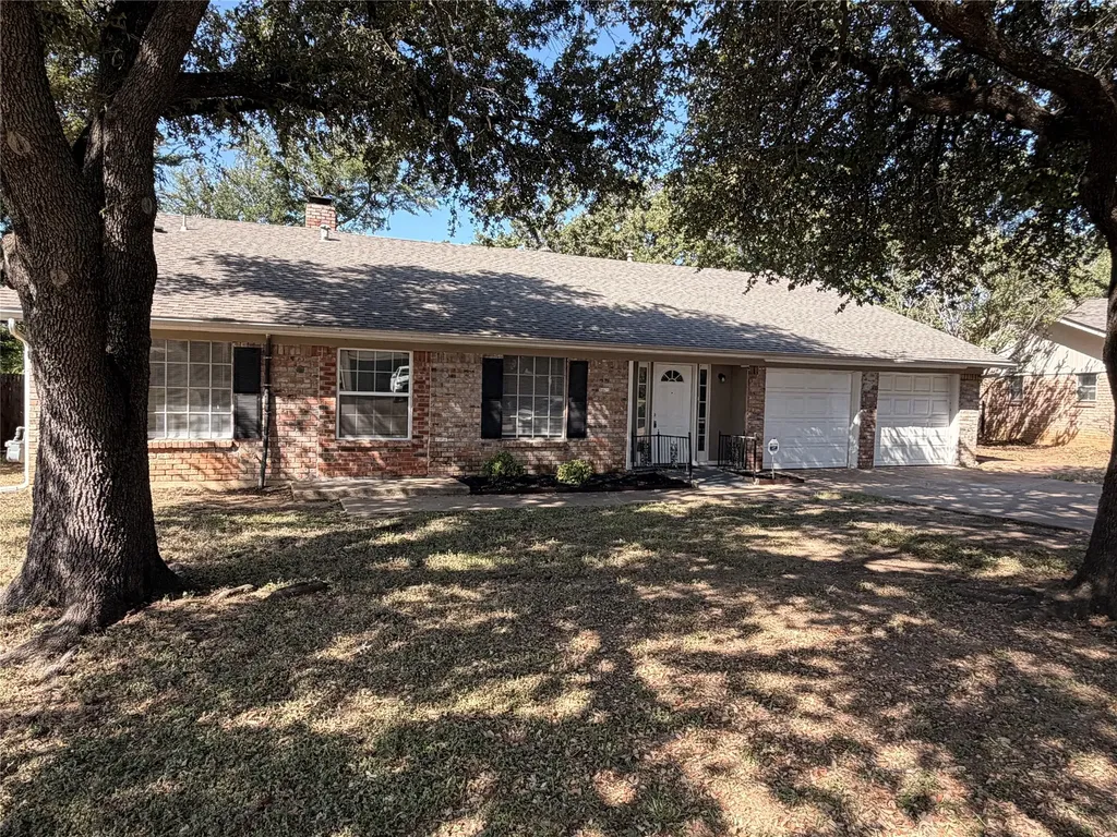 812 Stratford Drive Bedford TX 76021