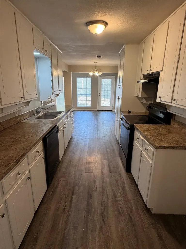 812 Stratford Drive Bedford TX 76021