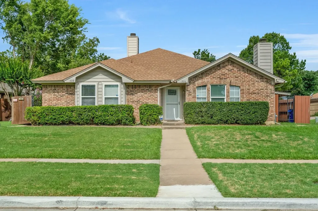 306 Crowe Drive Euless TX 76040