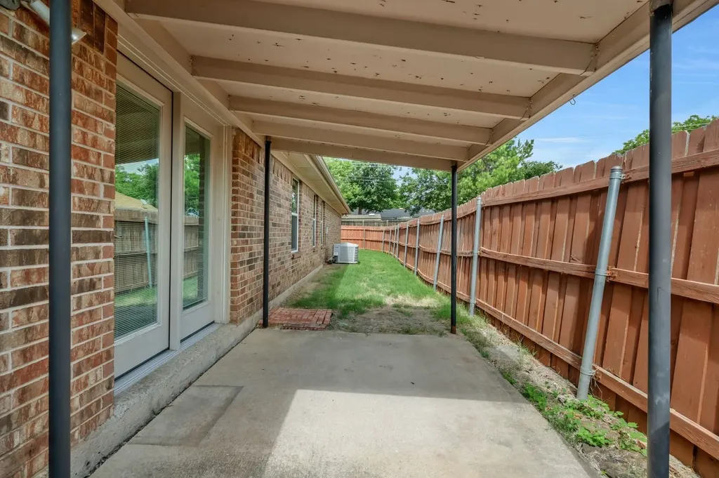306 Crowe Drive Euless TX 76040