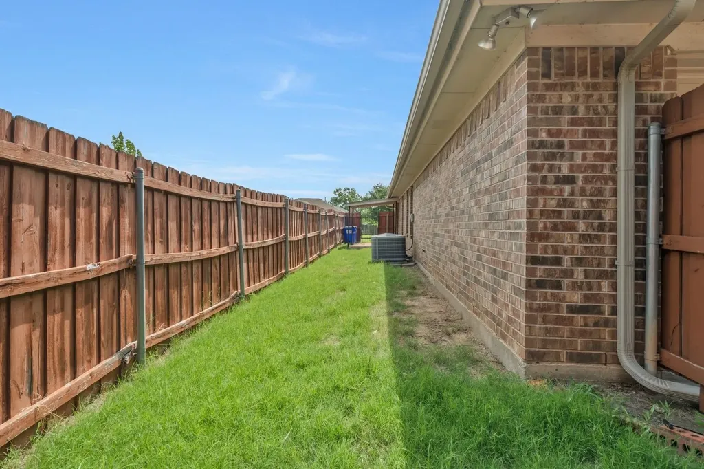 306 Crowe Drive Euless TX 76040