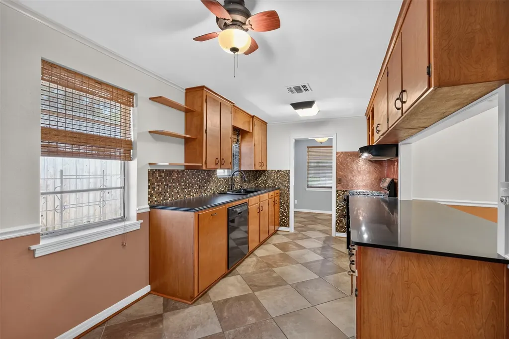 2714 E Cavett Drive Shreveport LA 71104