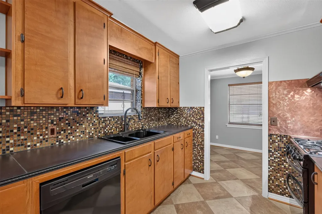 2714 E Cavett Drive Shreveport LA 71104