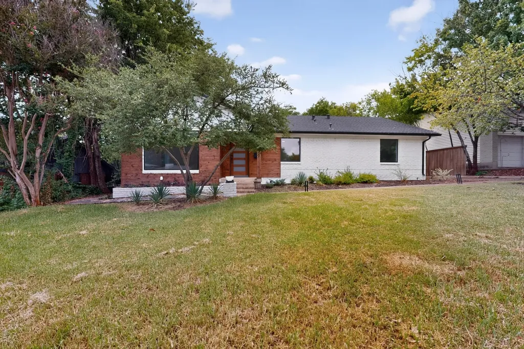 2330 Cody Drive Dallas TX 75228