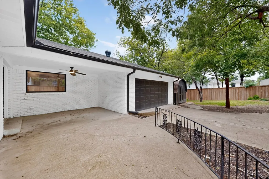 2330 Cody Drive Dallas TX 75228