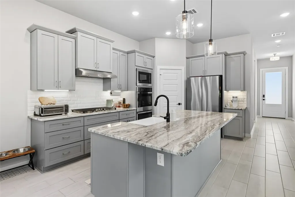 3313 The Commons Parkway Sachse TX 75048