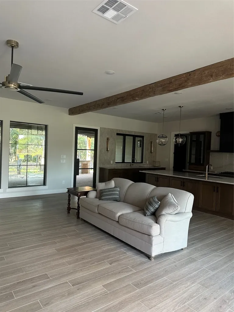 1136 Queen Elizabeth Drive Mcgregor TX 76657
