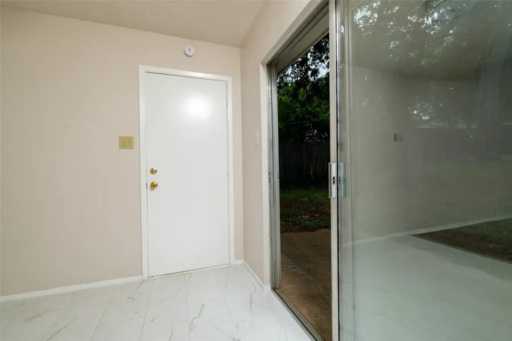 6410 Springfield Drive Arlington TX 76016