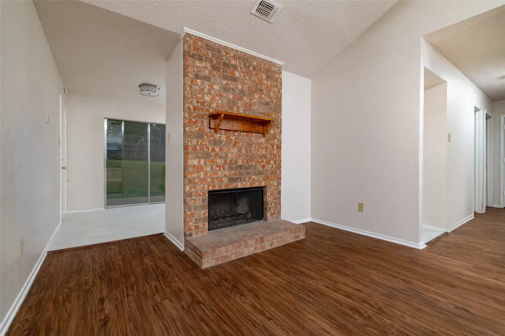 6410 Springfield Drive Arlington TX 76016
