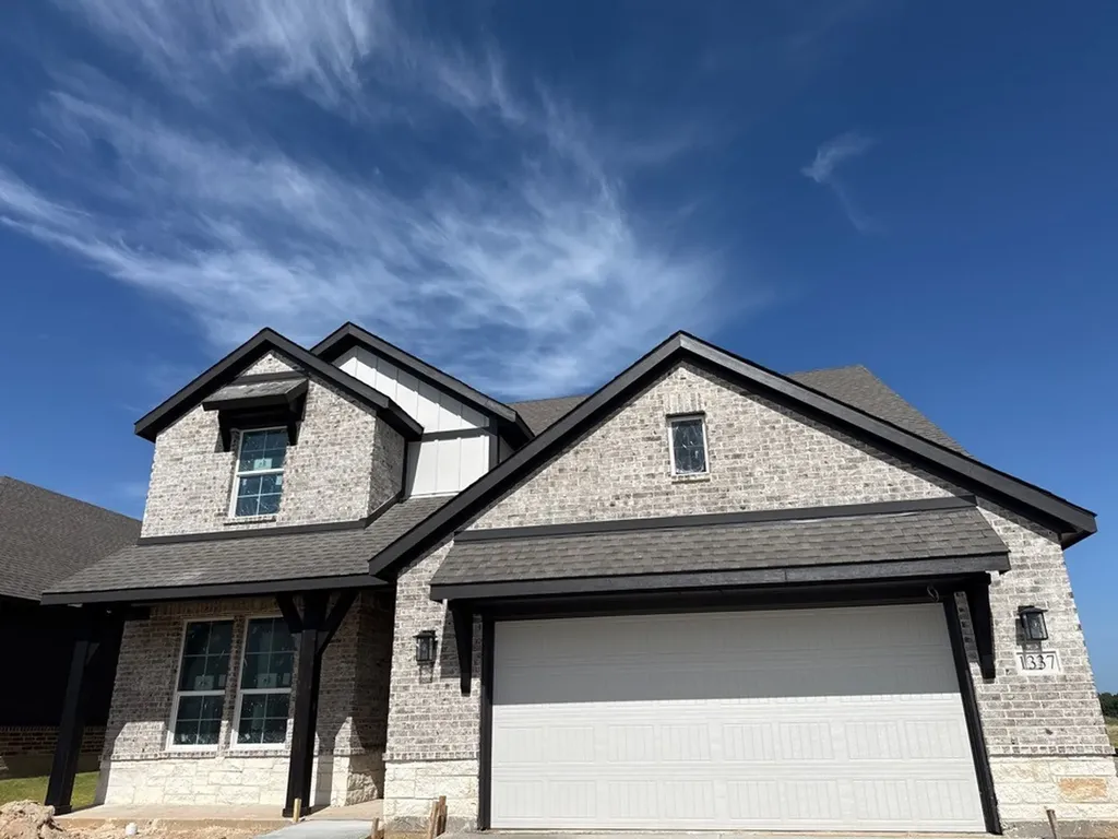 1337 Frio Drive Springtown TX 76082