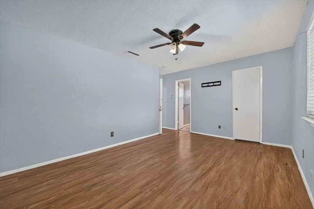 210 Nettletree Street Arlington TX 76018