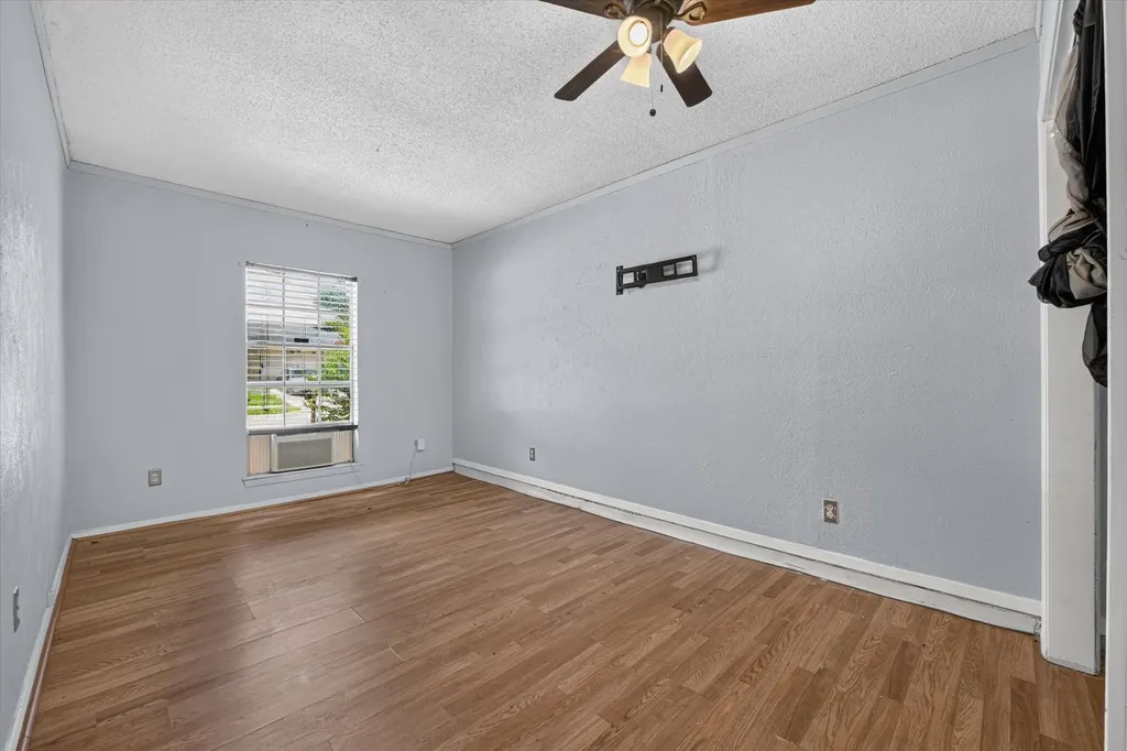 210 Nettletree Street Arlington TX 76018