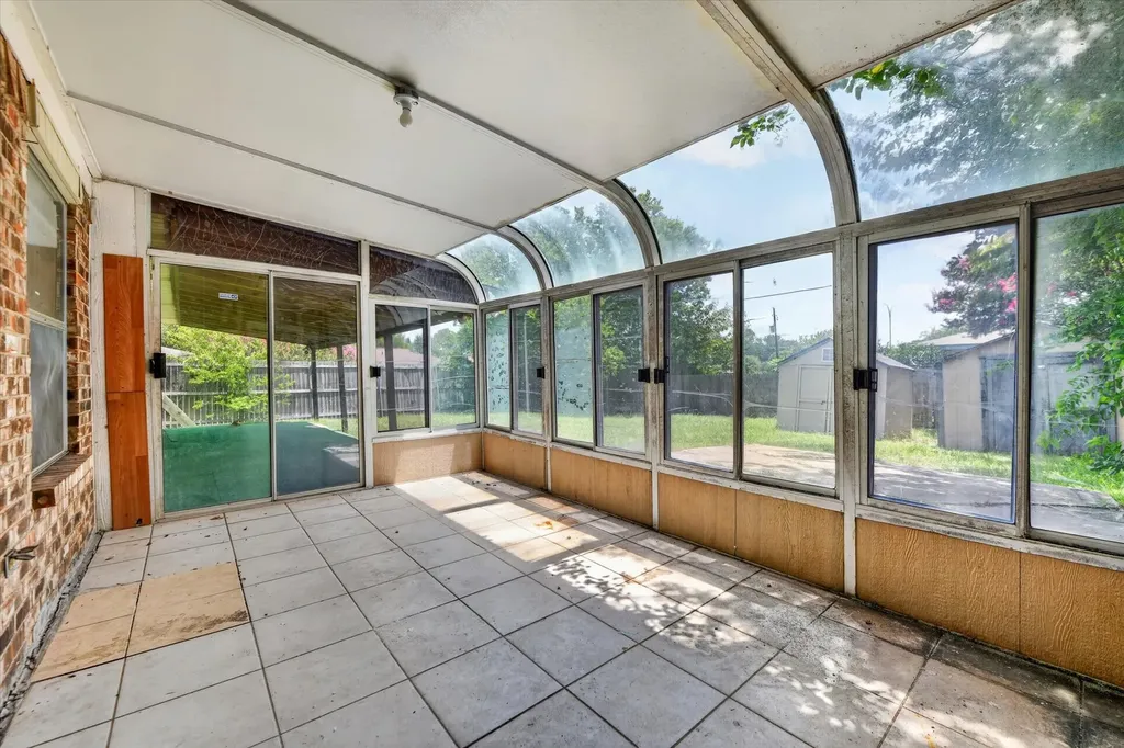 210 Nettletree Street Arlington TX 76018