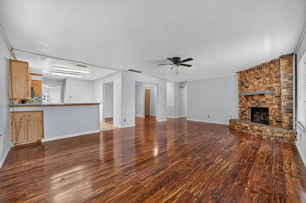 210 Nettletree Street Arlington TX 76018