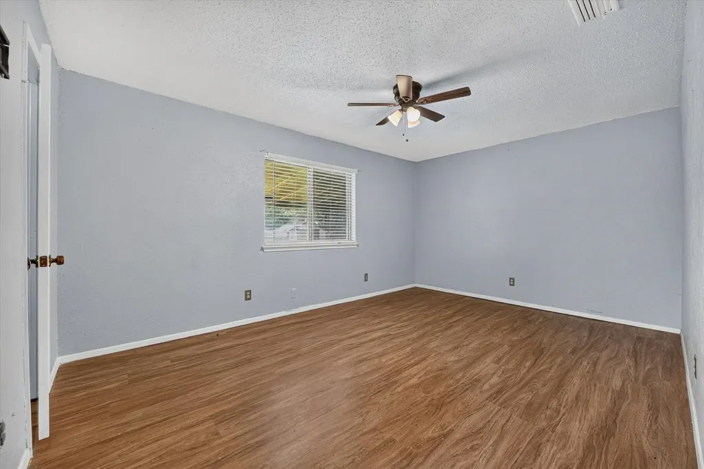 210 Nettletree Street Arlington TX 76018