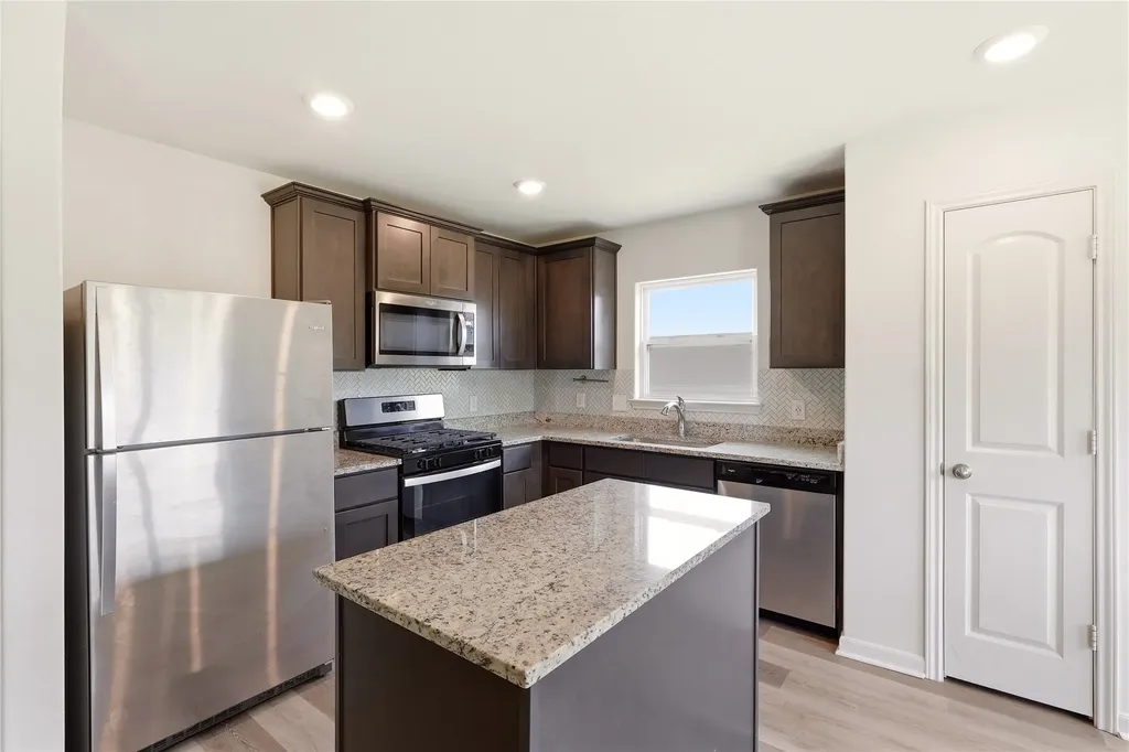 2405 Stillwater Drive Ponder TX 76259