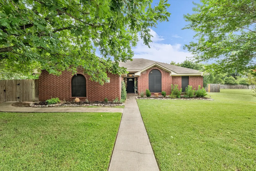 907 Dogwood Street Robinson TX 76706