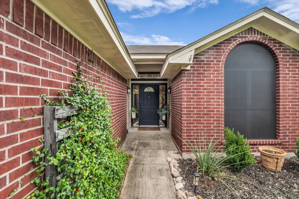 907 Dogwood Street Robinson TX 76706