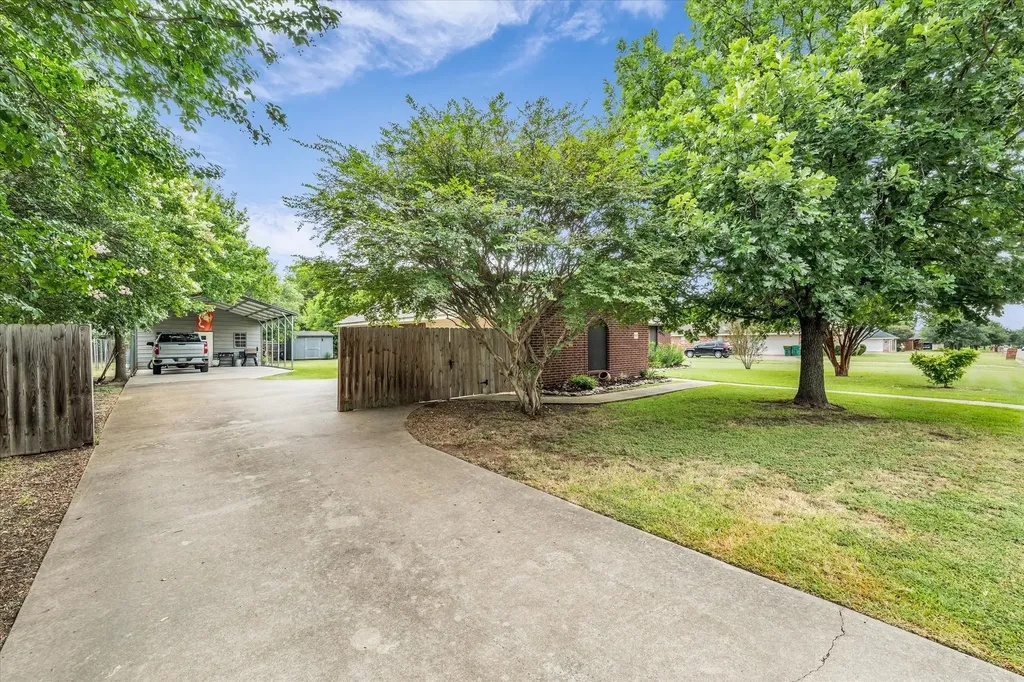 907 Dogwood Street Robinson TX 76706